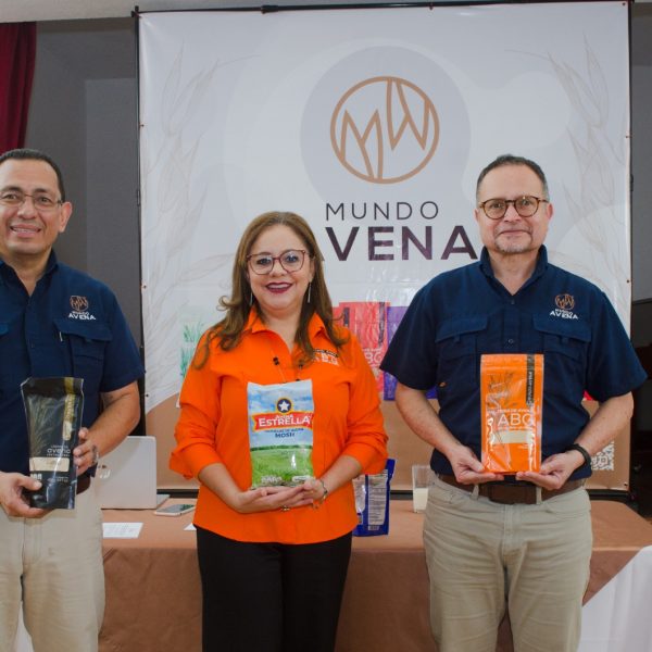 Presentan Mundo Avena, empresa desarrolladora de productos 100% naturales, con la primera planta de avena en Guatemala.