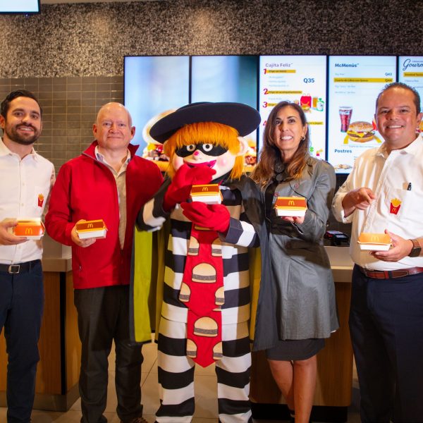 McDonald’s invita a probar sus ￼hamburguesas de siempre, mejor que nunca.