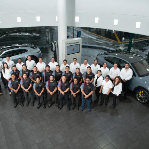 Porsche Latin America reconoce a Grupo Los Tres, con el premio al “Importador del Año 2022”