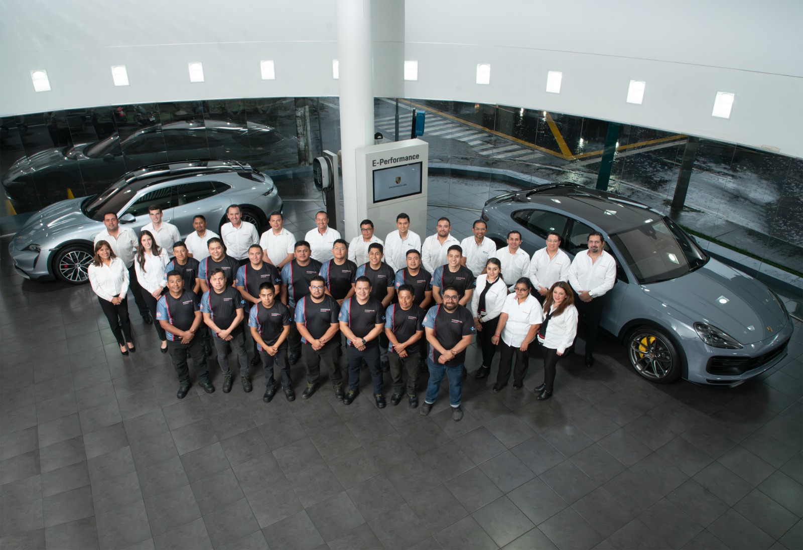 Porsche Latin America reconoce a Grupo Los Tres, con el premio al “Importador del Año 2022”