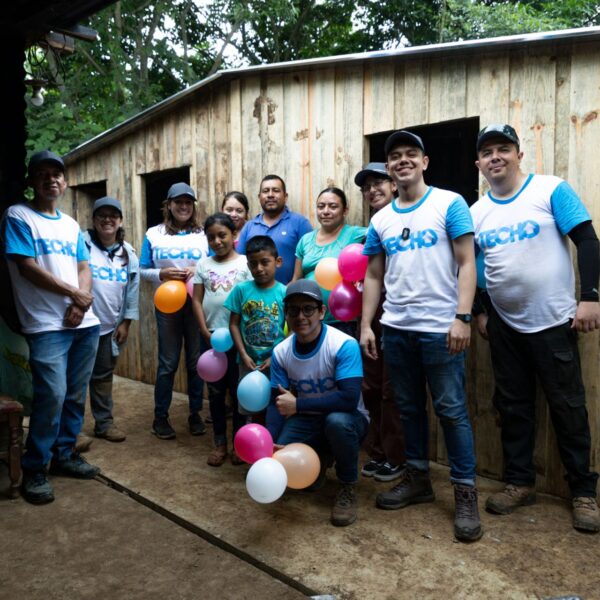 Familias guatemaltecas de escasos recursos se ven beneficiadas gracias al apoyo de Porsche, Grupo Los Tres y TECHO