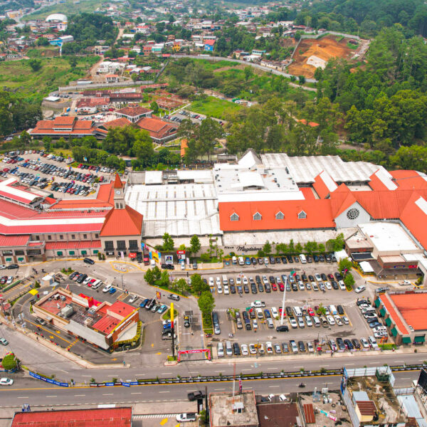 Plaza Magdalena anuncia el inicio de las festividades por su 20 aniversario.
