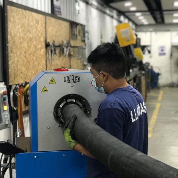 LLAMASA promueve la seguridad en mangueras  para proteger a sus clientes y el medio ambiente