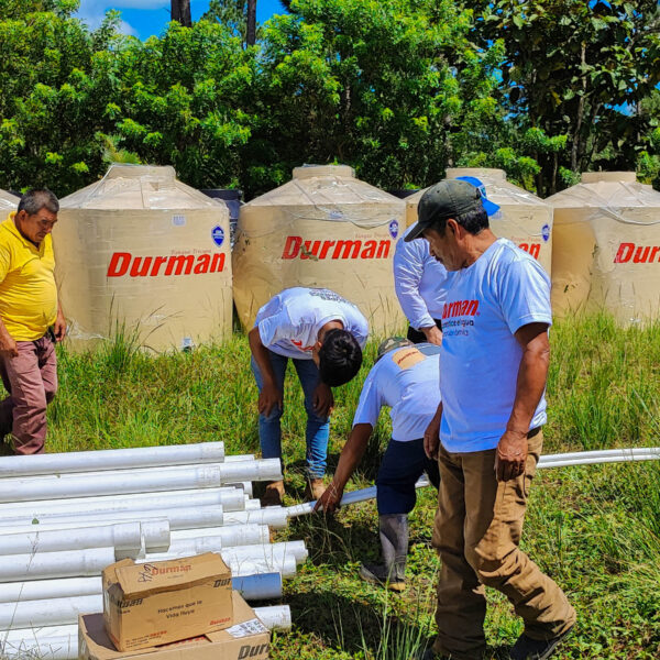 Más de 30 familias y 5 escuelas se beneficiaron de sistemas de cosecha de agua