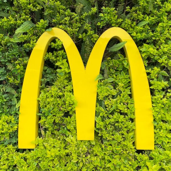 McDonald’s se une al Día Mundial del Ahorro de Energía, promoviendo la eficiencia y la sostenibilidad en sus operaciones 