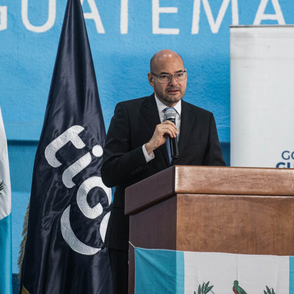 Mineduc y TIGO presentan el programa Conéctate Seguro