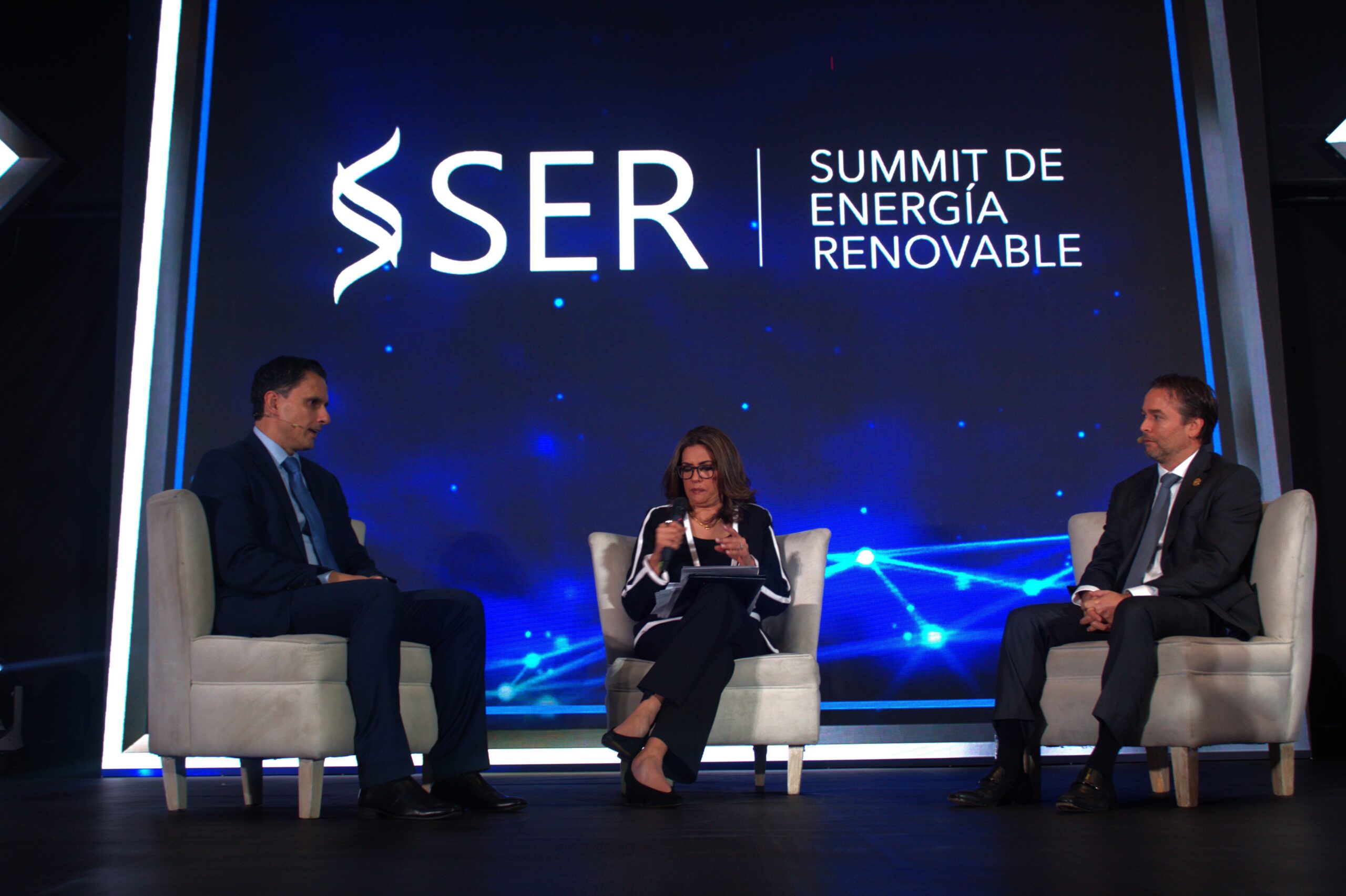 AGER el primer Summit de Energía Renovable –SER- marca unhito en el sector energético en la región.