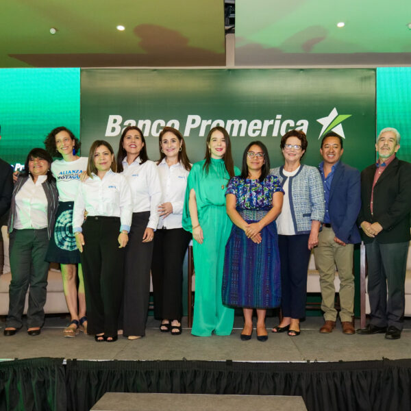 Entrega del segundo donativo del programa Puntos Promerica Verdes de tarjeta Jade