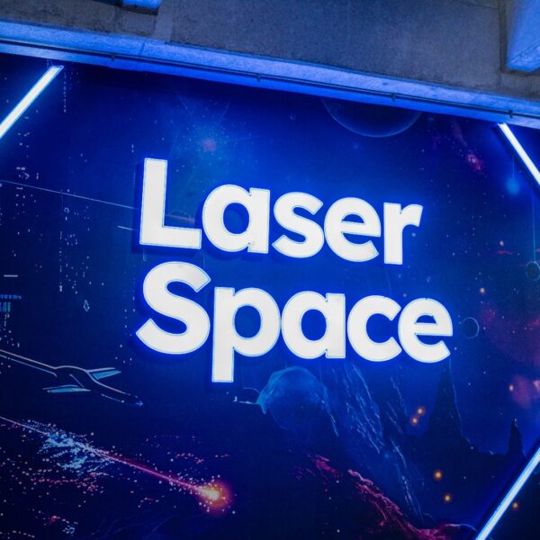 Laser Space es la nueva atracción en Naranjo Mall