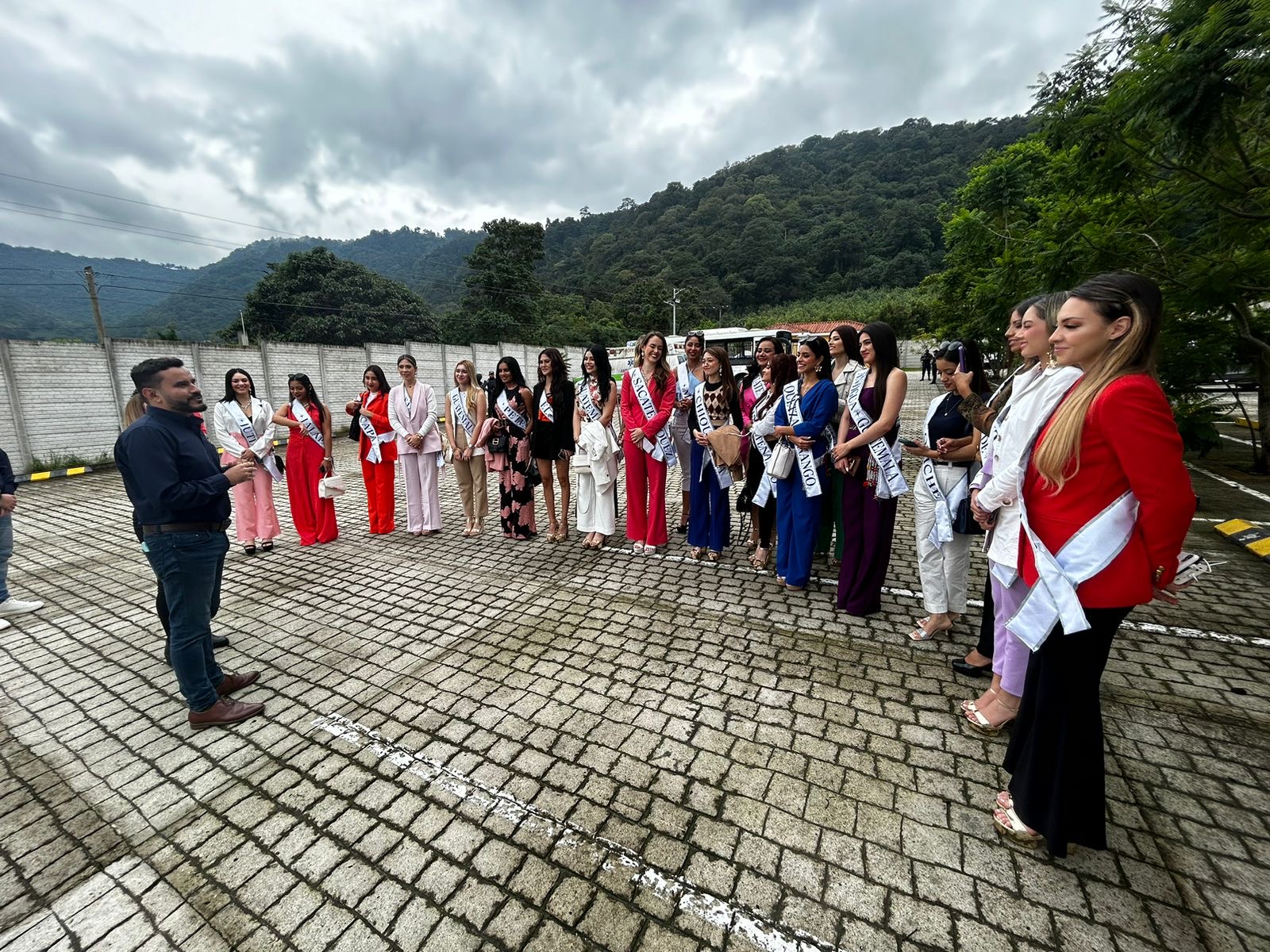 Las candidatas de Miss Universe Guatemala 2024 visitan las Obras Sociales Hno. Pedro