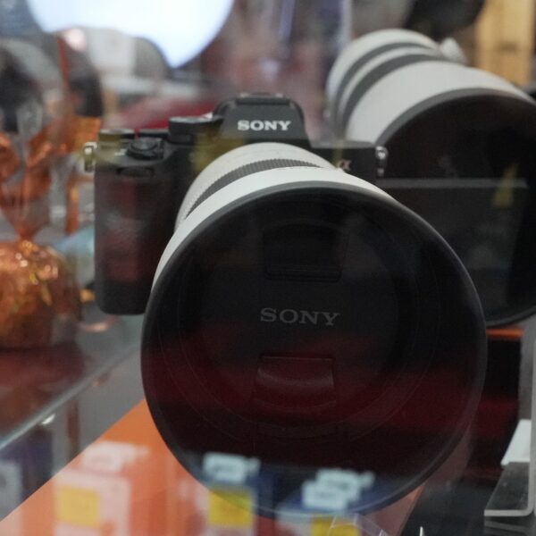MAX se une con Sony para abrir el primer Sony Pro Shop