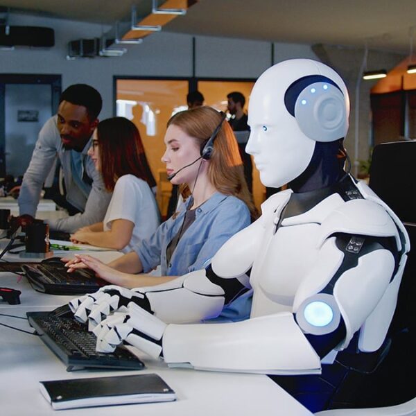 El año que las PC aprendieron ahablar (y 2025: cuando empezarán a pensar)