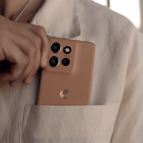 Motorola es la primera y única marca en crear smartphones en el elegante Color del año 2025