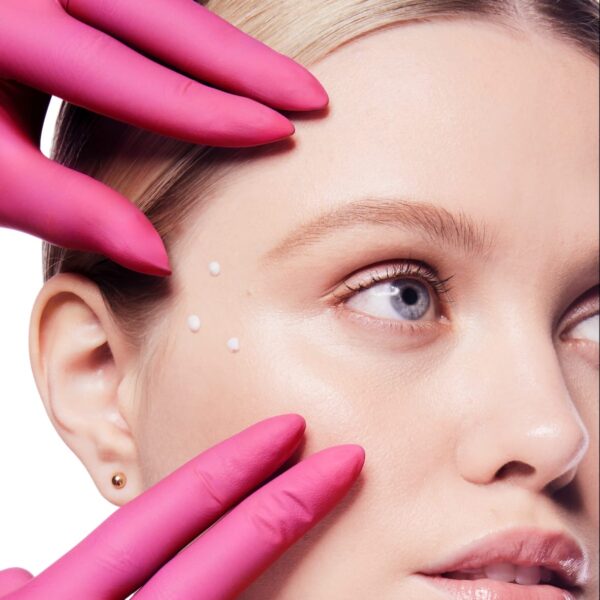 Evita las agujas y enfócate en las líneas de expresión de manera tópica