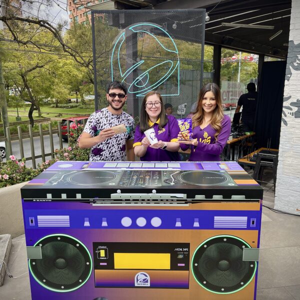 Taco Bell lanza el nuevo Takis Burrito