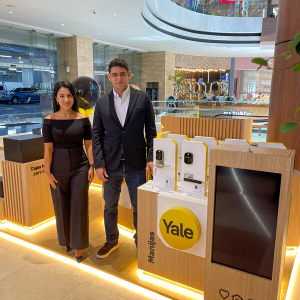 YALE inaugura su primer kiosco con tecnología inteligente en Guatemala