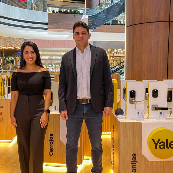 Yale inaugura su primer kiosco con IA Guatemala