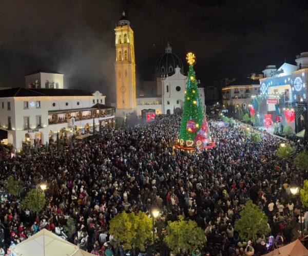 ¡Ciudad Cayalá enciende su arbol y la Navidad con un espectáculo que ilumina el corazón de Guatemala!