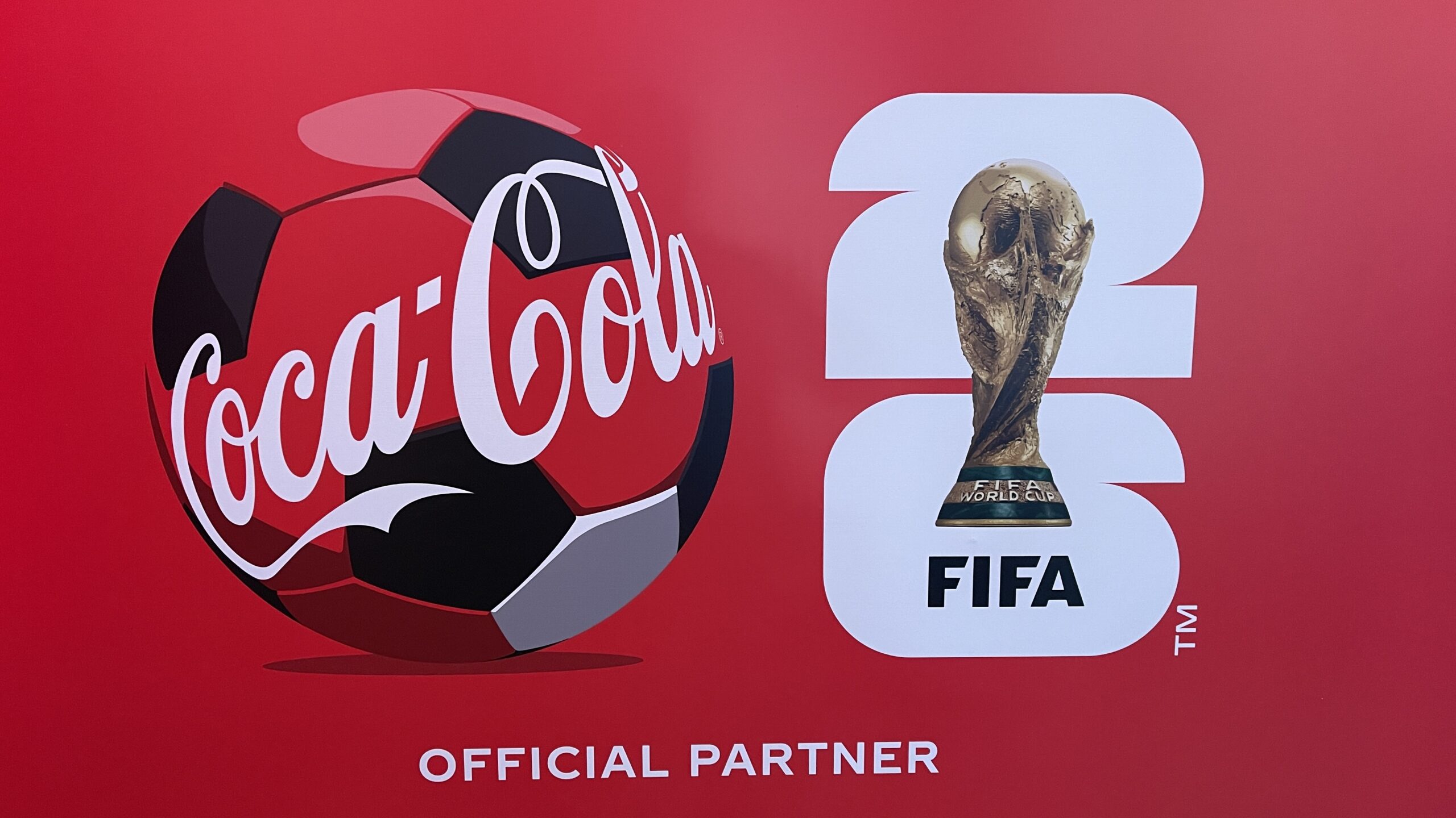 Coca Cola se prepara la vivir la emoción de La Copa Mundial de la FIFA 2026 en Guatemala