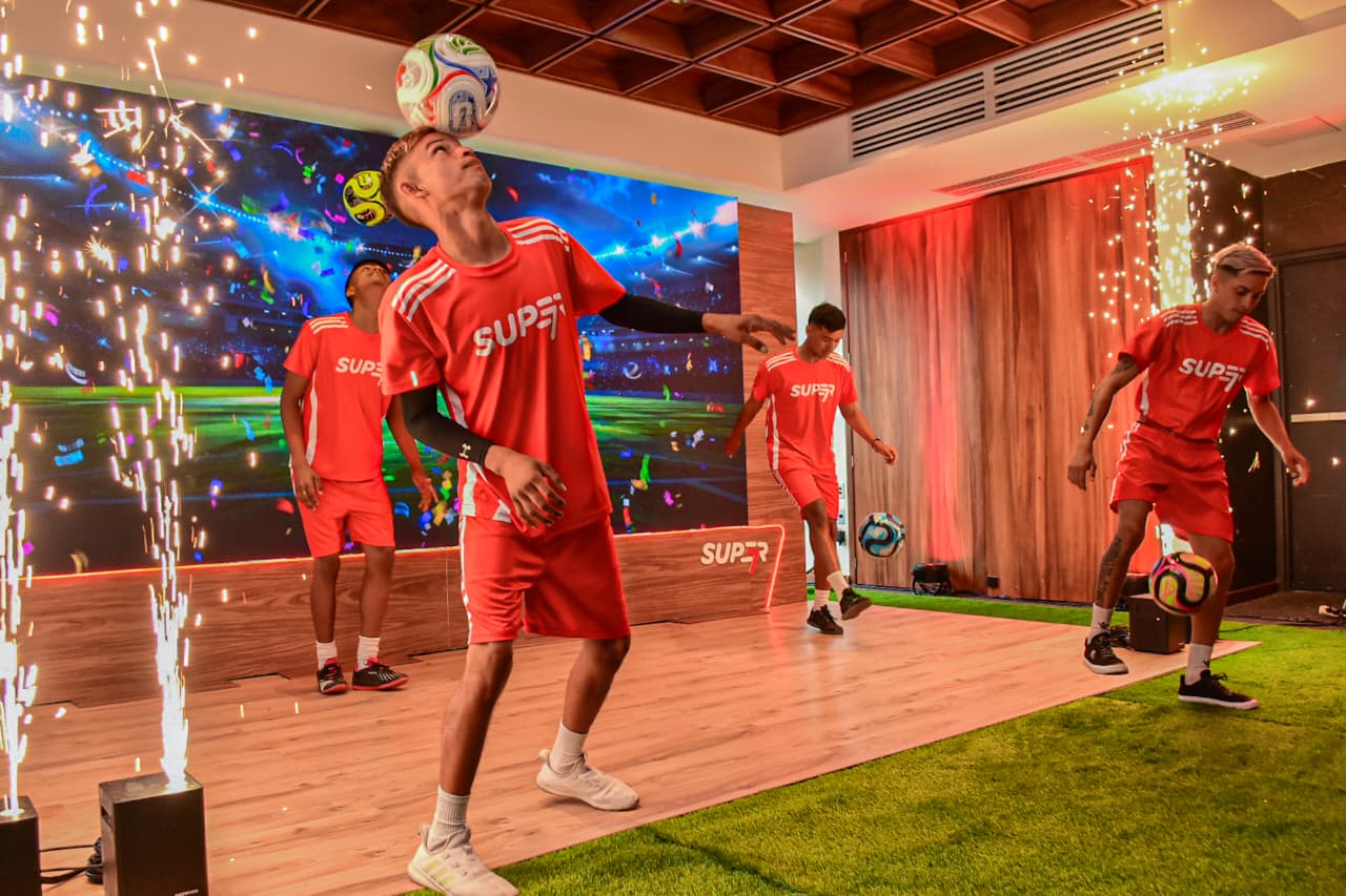 Súper 7 enciende la pasión del fútbol en Guatemala con la colección exclusiva de balones Adidas TRIONDA