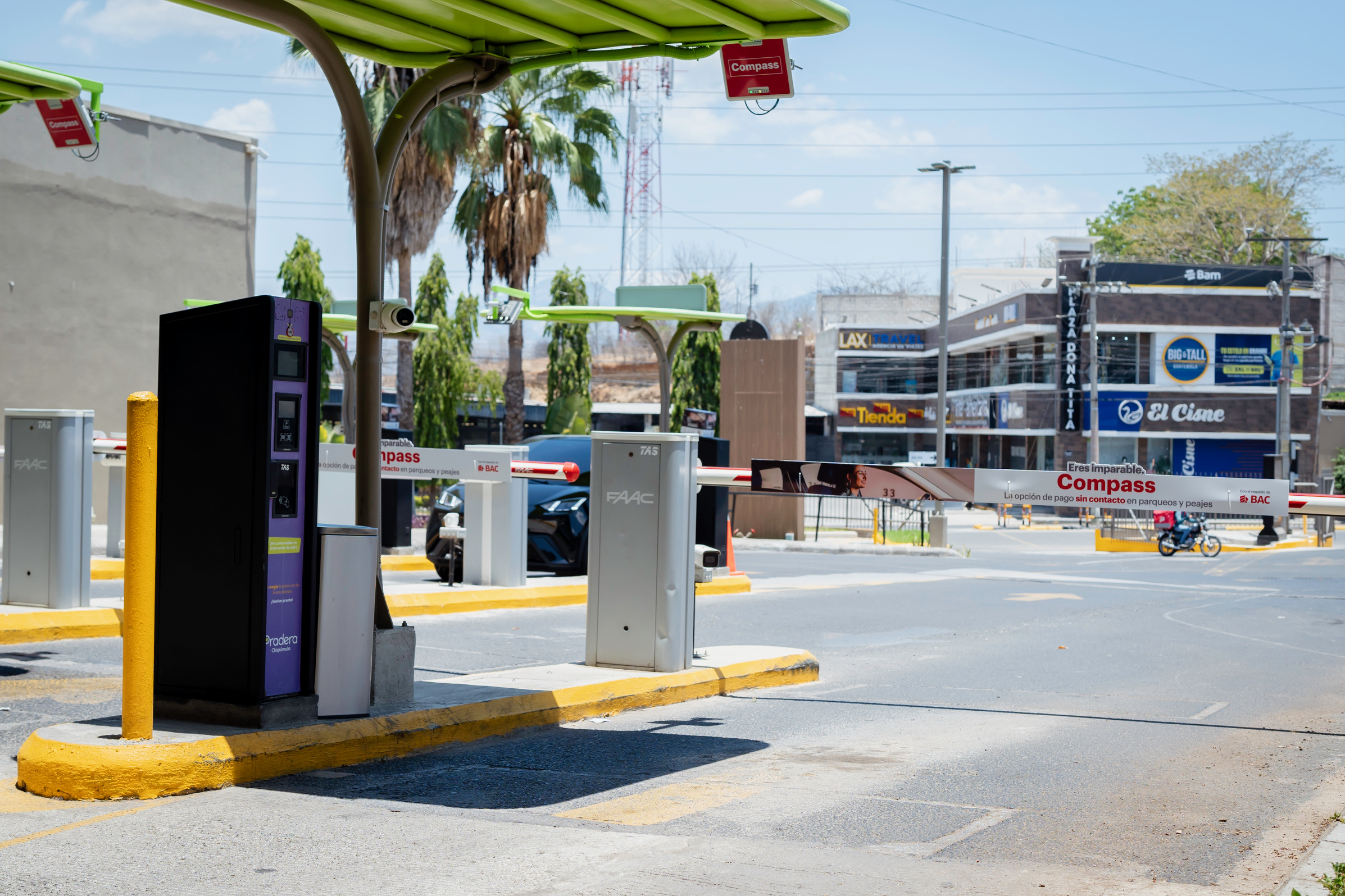 BAC transforma la experiencia de parqueo en el oriente del país con Compass