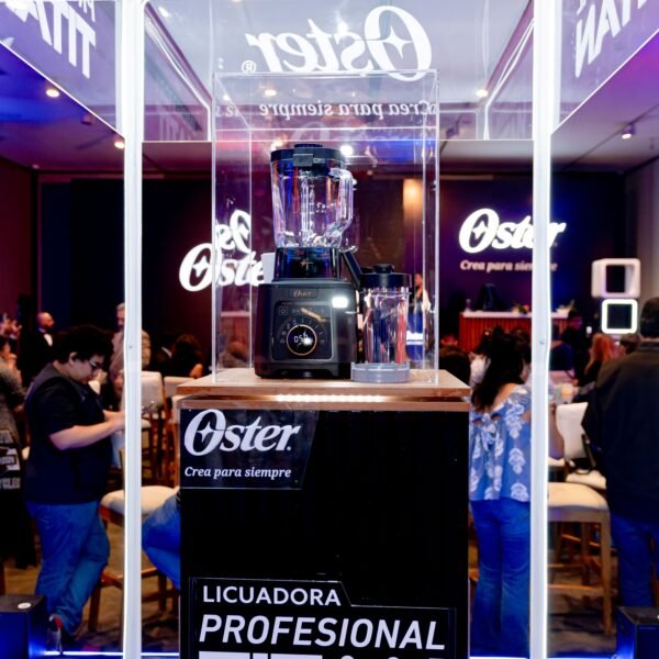Oster® presenta en Guatemala la nueva Licuadora Profesional Titan