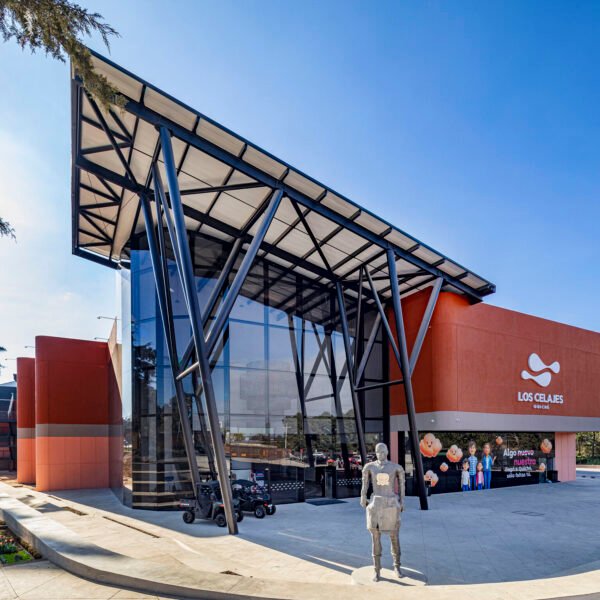 ÍNTEGRO gana plata en los Premios CLICC