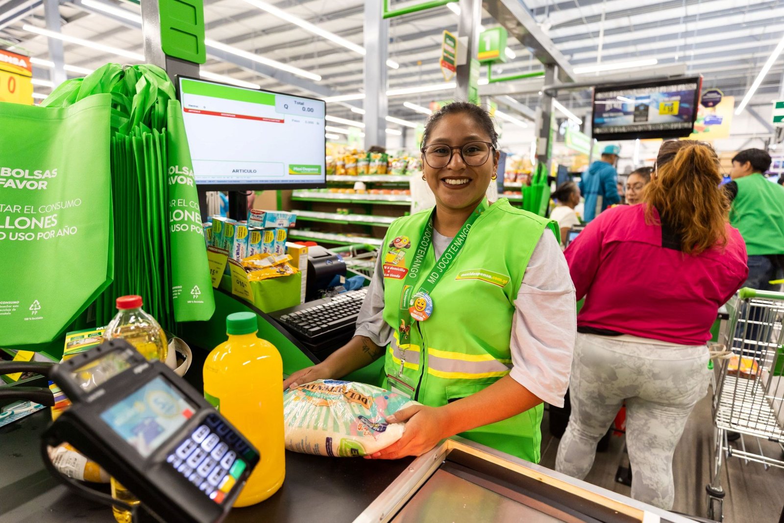 Walmart acelera su expansión en Guatemala con dos nuevas tiendas en el interior del país