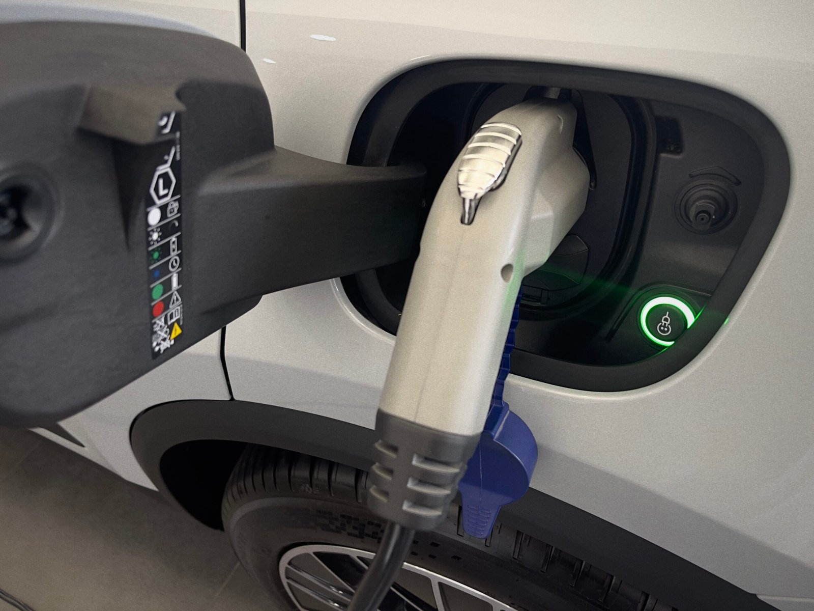 Por segundo año consecutivo, Grupo Los Tres y Porsche conmemoraron el Día Mundial del Vehículo Eléctrico