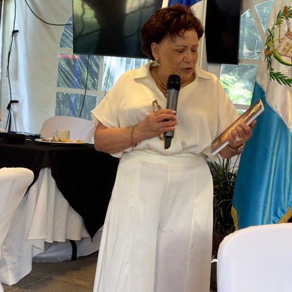 La Dra. Blanca Lutty Girón presenta en Guatemala “YO SOY”